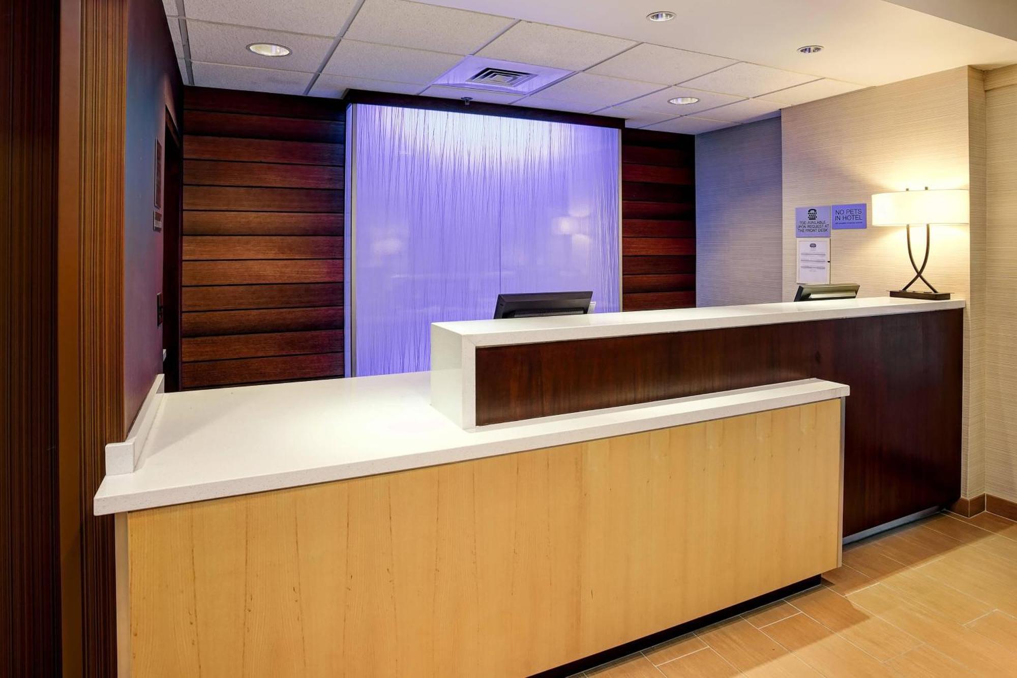Fairfield Inn And Suites By Marriott Tampa Brandon Exterior photo